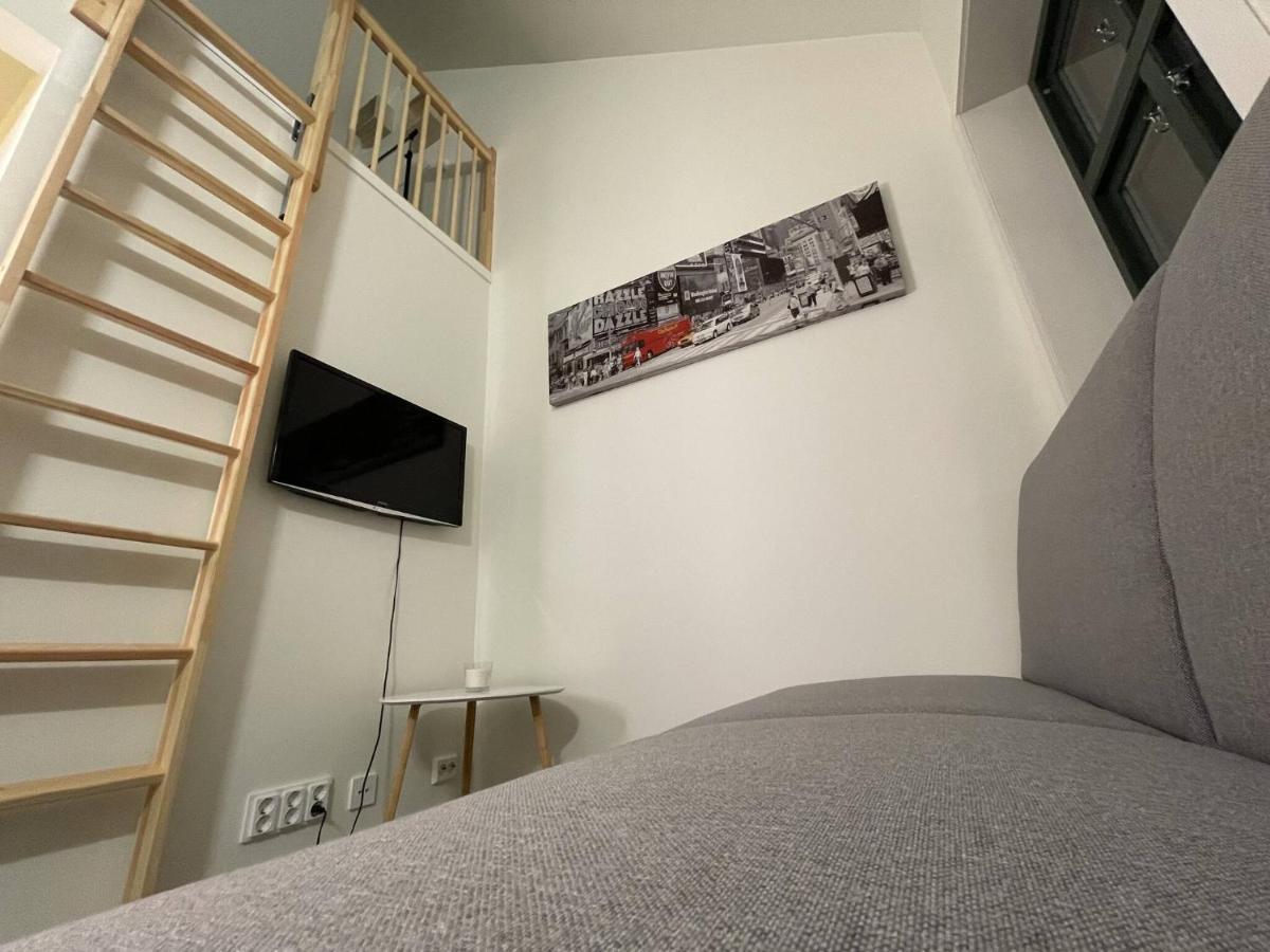 Nicolas 11 Apartment